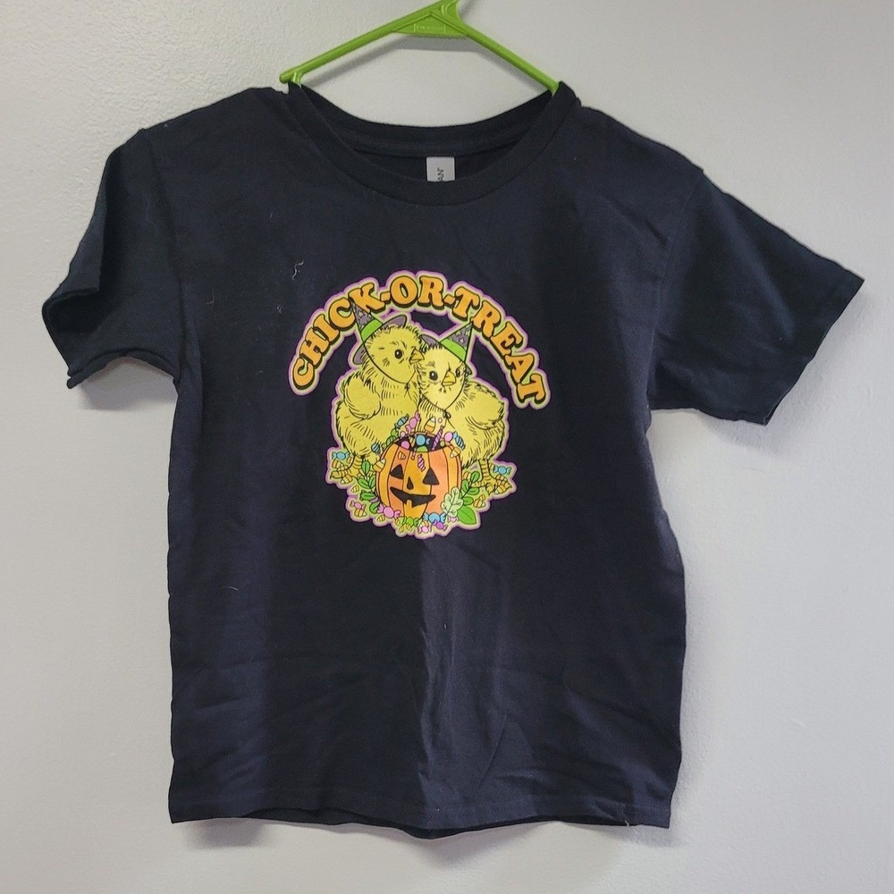 Gildan Heavy Cotton Youth Small Chick Or Treat Halloween Graphic T Shirt Black